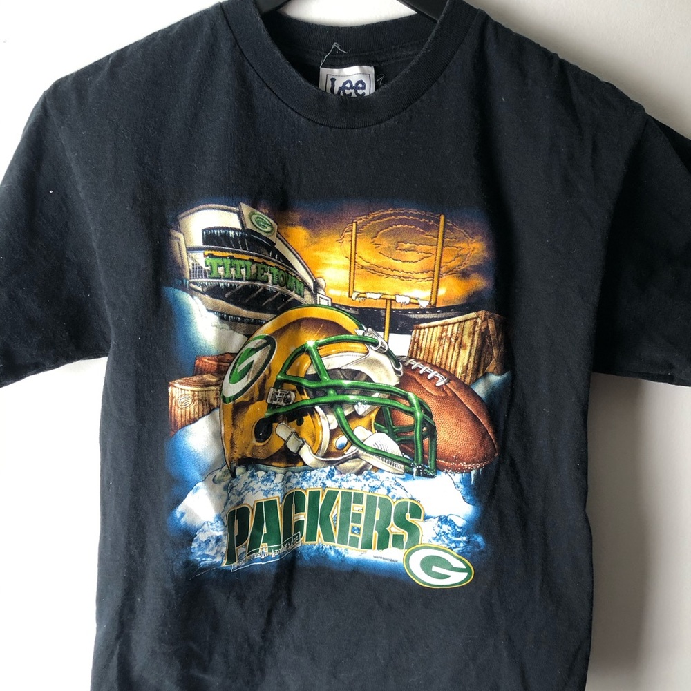 ‘00 packers graphic tee